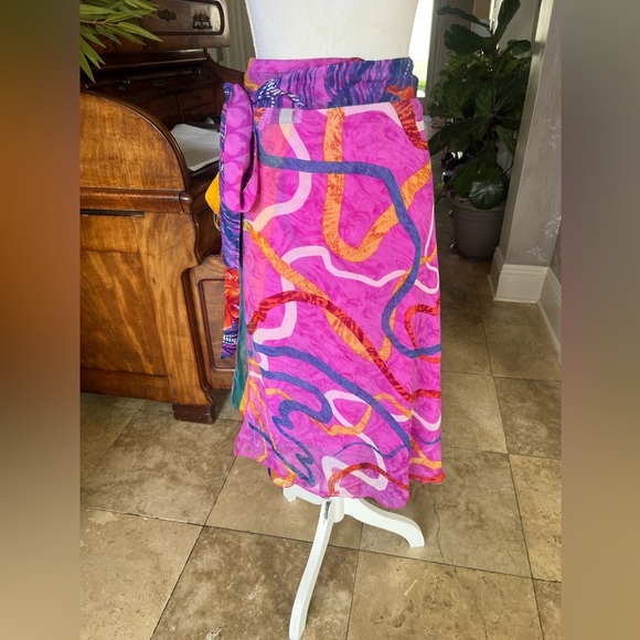 Iris Impressions wrap around silky skirt lined size medium beautiful colors - Picture 3 of 6